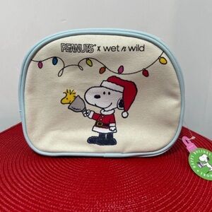 Wet n Wild Peanuts Snoopy Cosmetic Bag
